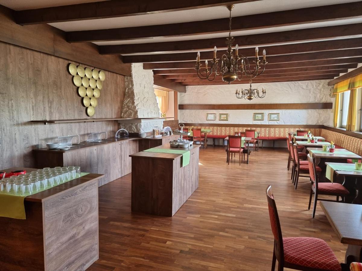 Landgasthof Zur Goldenen Traube Подерсдорф-ам-Зе Экстерьер фото